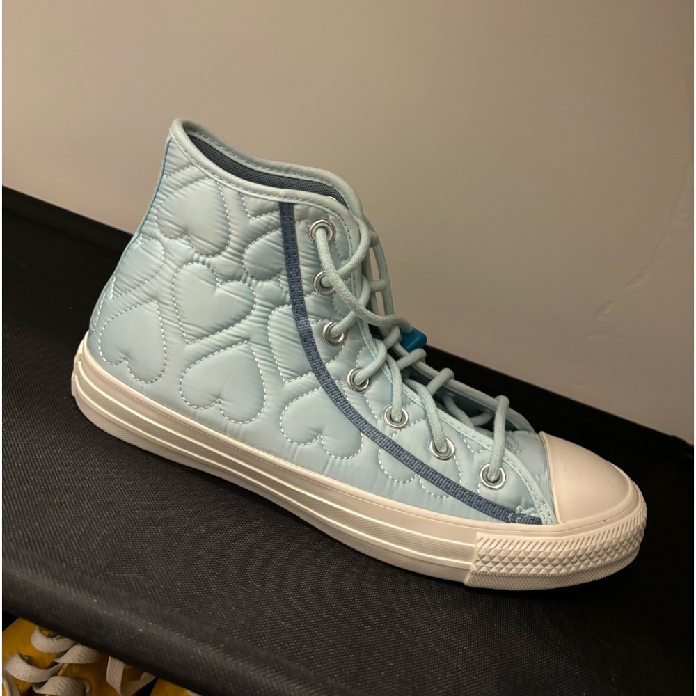 Limited edition converse - Picture 1 of 2